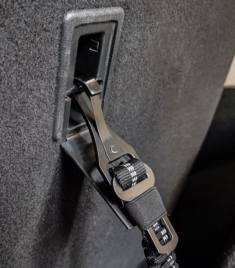 Adjustable retractable dog seat belt - Vehicle safety harness tether for pet travel in NZ, AU & Canada.