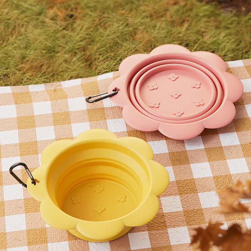 Lightweight collapsible travel bowl for dogs - Space-saving outdoor feeding accessory for Canada & AU.