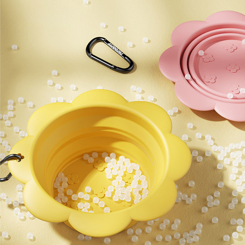 Lightweight collapsible travel bowl for dogs - Space-saving outdoor feeding accessory for Canada & AU.